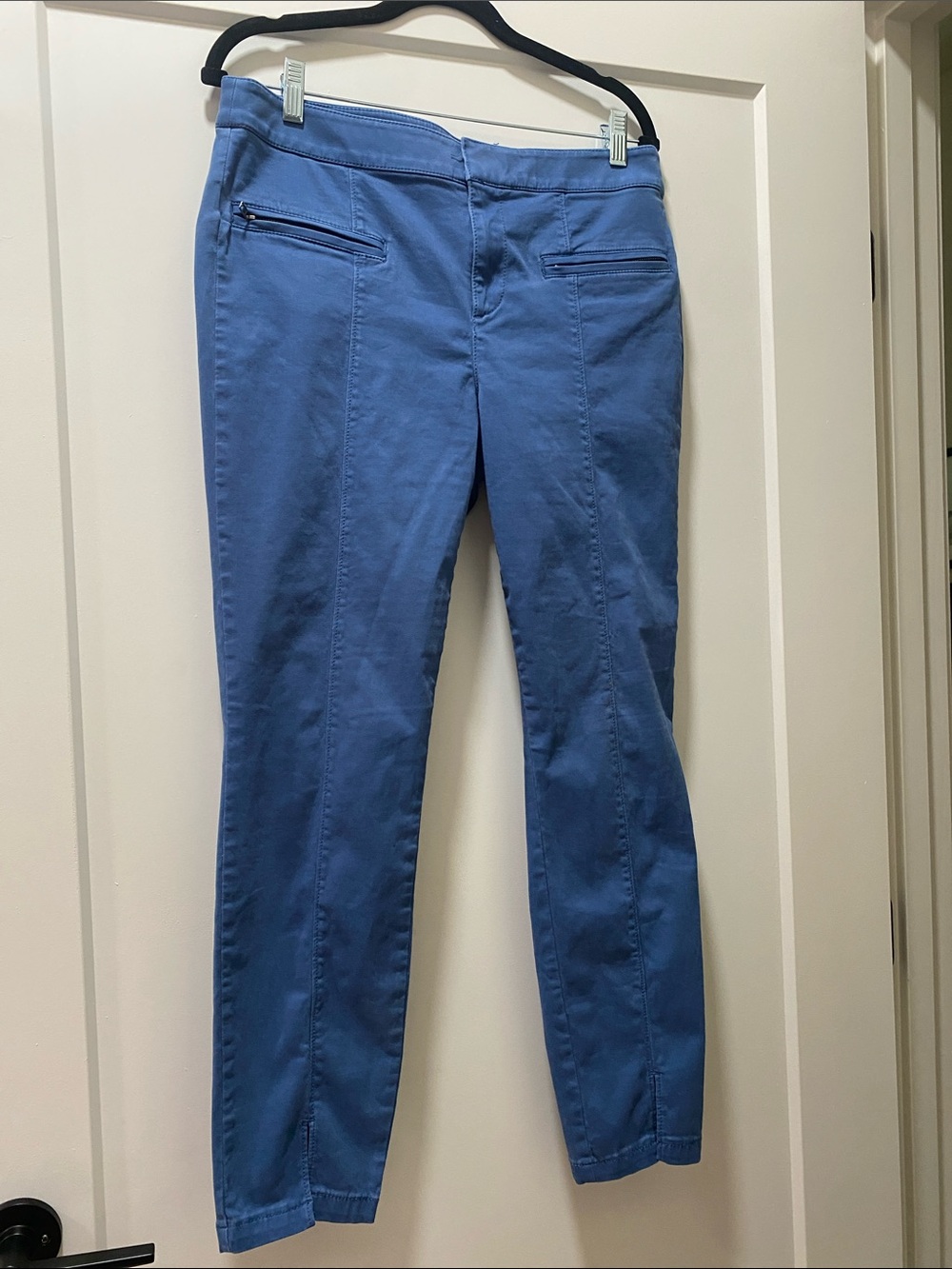 Blue skinny pants with split ankle detail